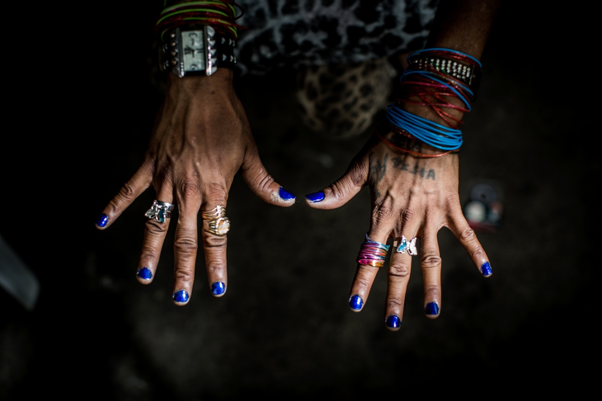 17.jan.2017 - Maria José fez tudo o que tinha direito durante a ação das voluntárias no espaço do programa De Braços Abertos. Ela se diz vaidosa, mas que isso geral "recalque" nas mulheres que também moram na região da Cracolândia - Bruno Santos/UOL