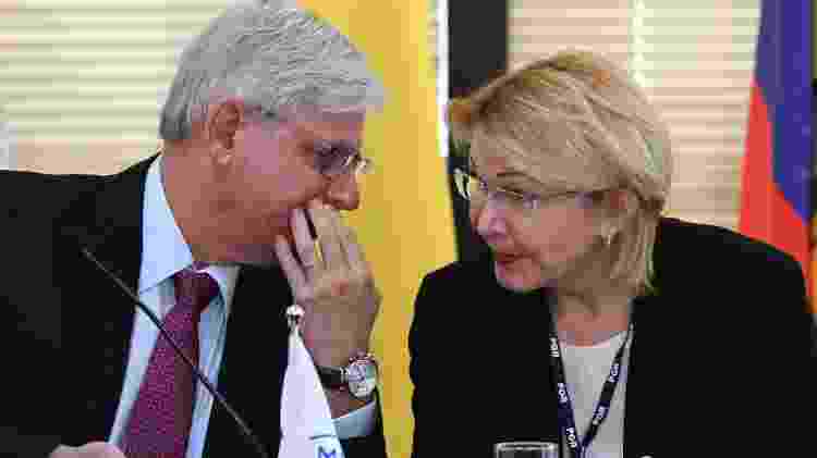 23.ago.2017 - A ex-procuradora-geral da Venezuela, Luisa Ortega, com o ex-procurador-geral Rodrigo Janot durante visita ao Brasil em 2017 - Evaristo Sá/AFP/Arquivo - Evaristo Sá/AFP/Arquivo