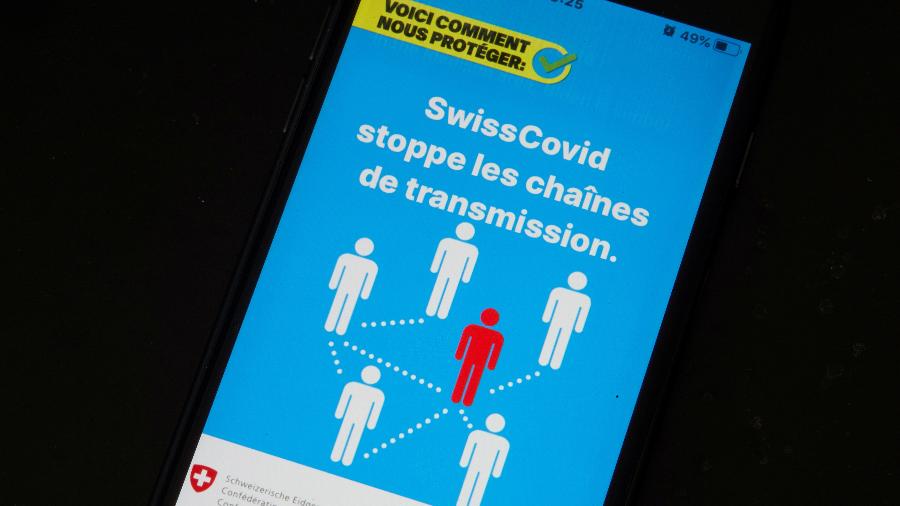 24.jun.2020 - Suíça lançou aplicativo de rastreamento chamado SwissCovid - REUTERS/Denis Balibouse/Illustration 