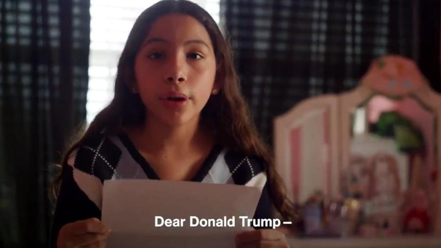 Estela Juarez tem 11 anos e vive com o pai e a irmã mais velha na Flórida, enquanto a mãe está no México - Reprodução/Twitter