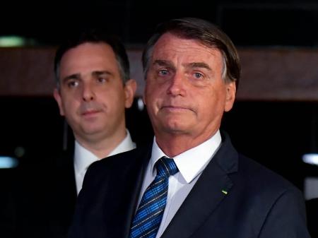 Assustado, Bolsonaro tenta tampar o sol com a peneira - 24/02/2021 - UOL  Notícias