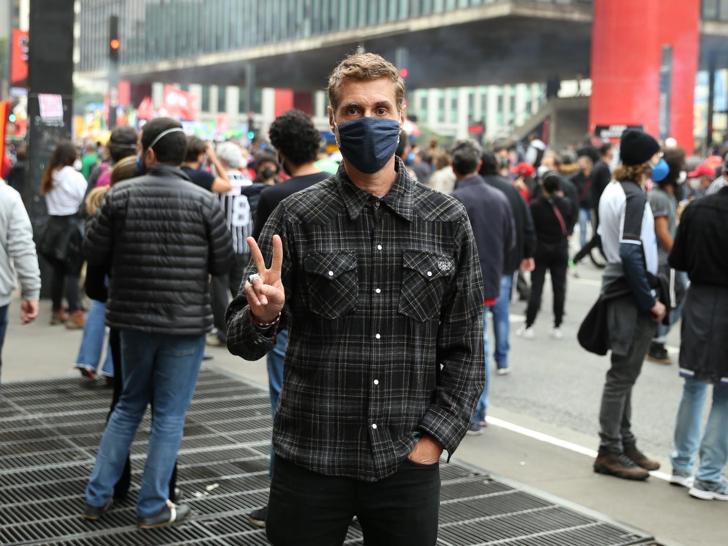 Dinho Ouro Preto foi à manifestação contra Bolsonaro em São Paulo - Lucas Ramos / AgNews