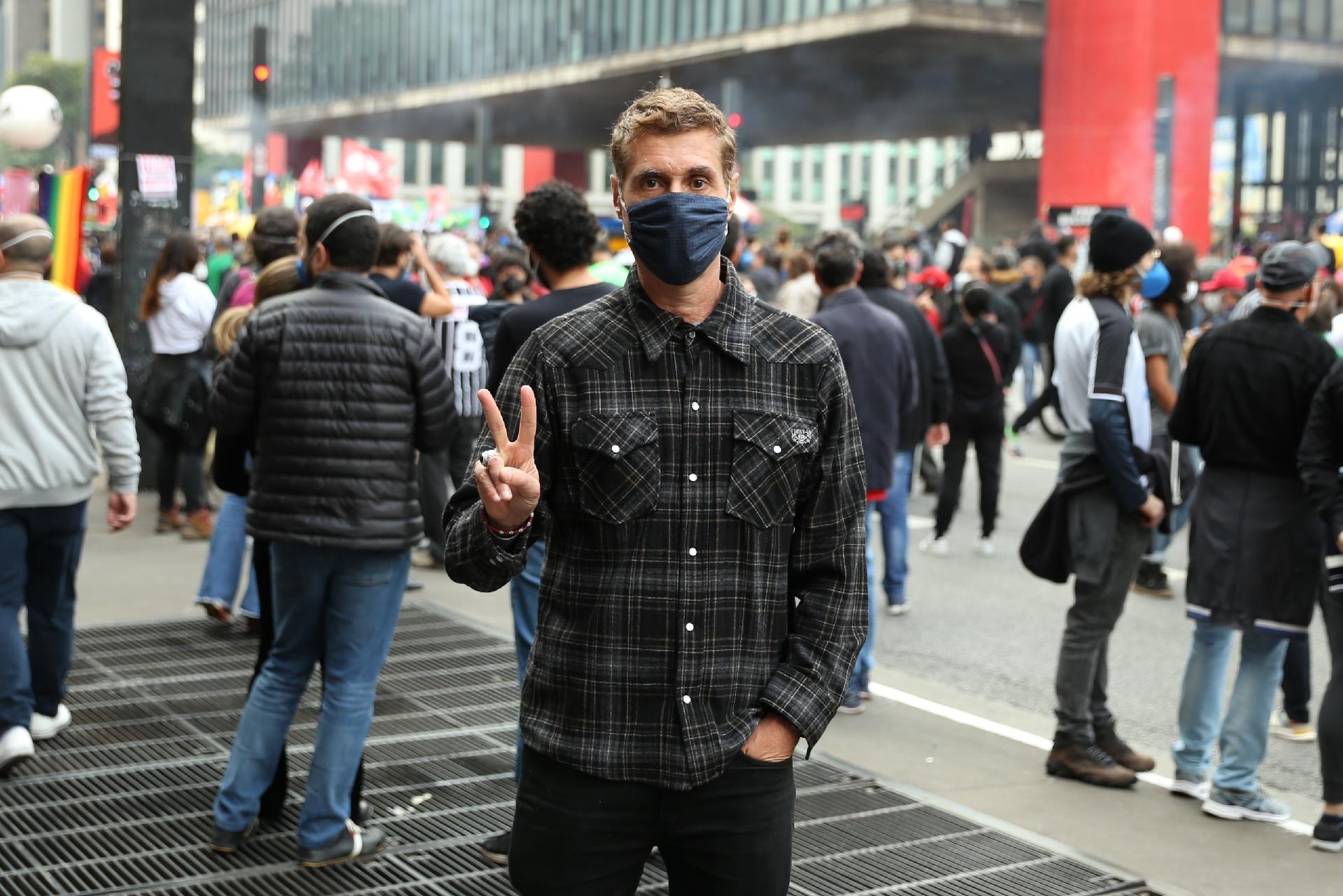 Dinho Ouro Preto foi à manifestação contra Bolsonaro em São Paulo - Lucas Ramos / AgNews