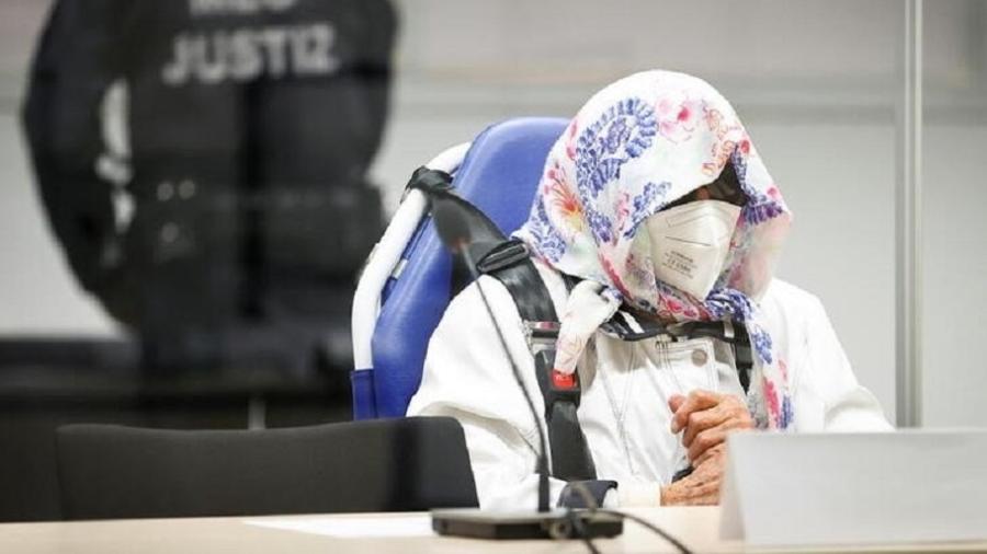 Irmgard Furcher compareceu de cadeira de rodas ao tribunal em Itzehoe, na Alemanha - Christian Charisius/Pool via Reuters