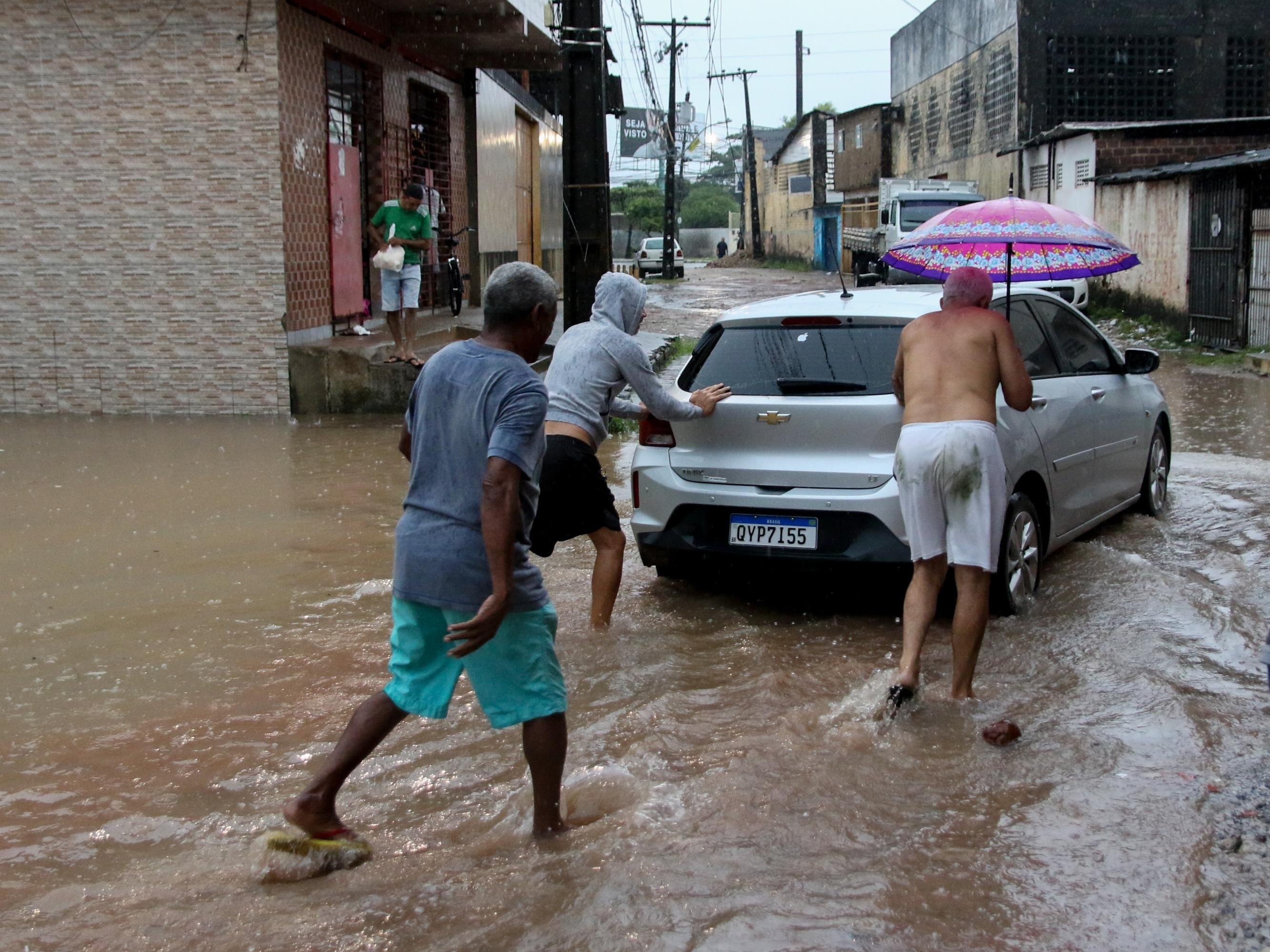 Chuva não atrapalha festa da torcida no Recife com a 2ª vitória do