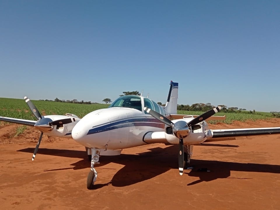 FAB atira contra aeronave com 500 kg de cocaína; ninguém foi preso