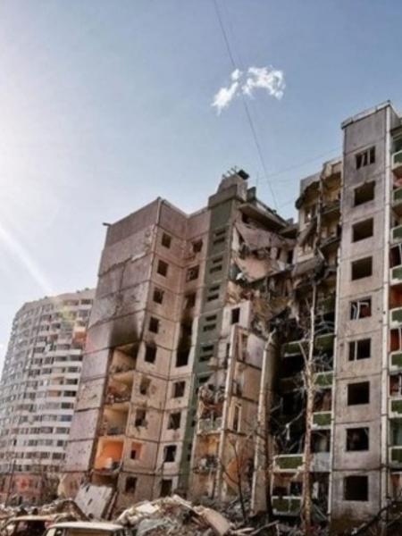 Prédio destruído na cidade de Chernihiv, na Ucrânia - Reprodução/VisitUkraine