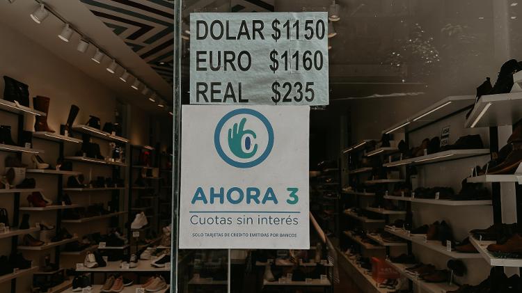 Loja de calçados na rua Florida faz câmbio de real, dólar e euro com cotação paralela 