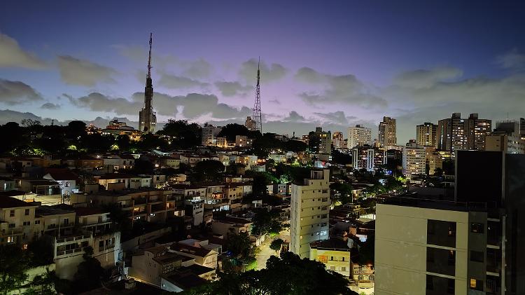 Qualidade de foto feita à noite com o Zenfone 10 