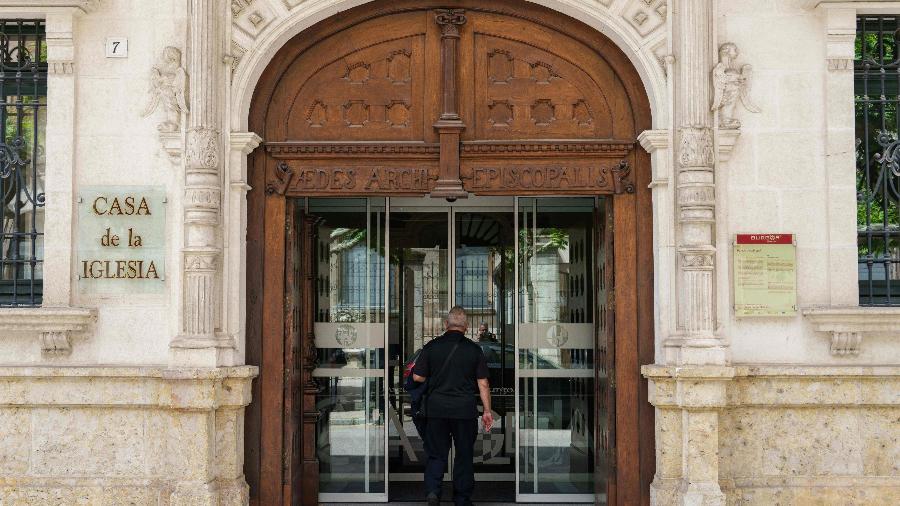 Entrada da arquidiocese de Burgos, no norte de Espanha, onde freiras foram ex-comungadas pelo Vaticano