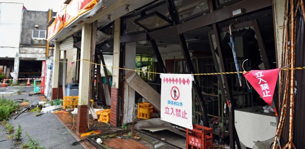 Quatro anos após catástrofe, lojas ainda estão destruídas no vilarejo de Tomioka, próximo a Naraha, em Fukushima (Japão) - Toshifumi Kitamura/AFP