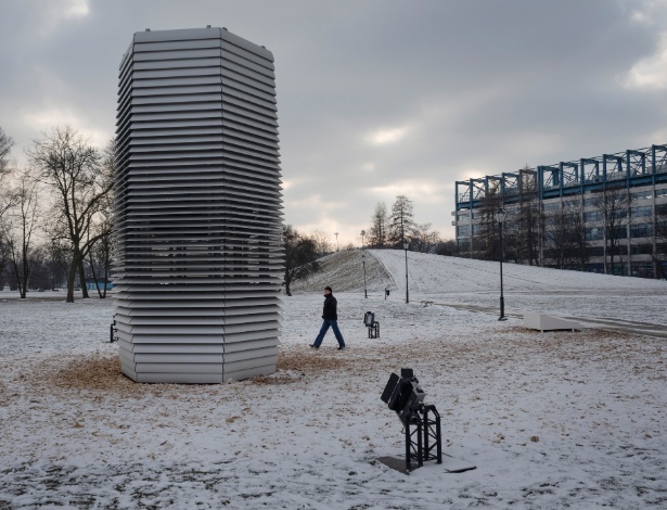 Purificador de ar foi instalado em parque em Cracóvia, na Polônia - Maciek Nabrdalik/The New York Times