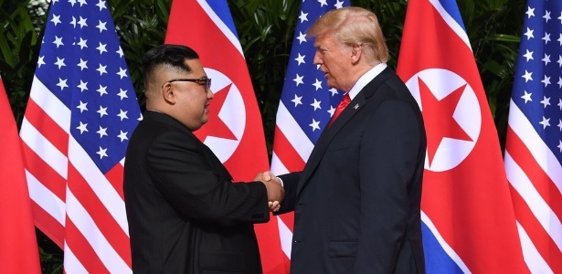  Prazer em conhecê-lo, senhor presidente, foram as palavras ditas por Kim ao encontrar Trump - AFP