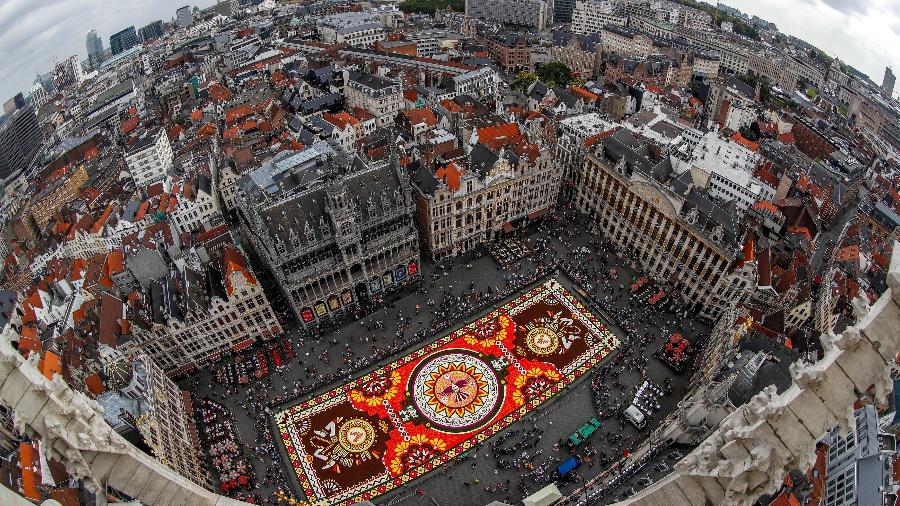 É realizado a cada dois anos em Bruxelas o "Tapis de Fleurs", ou Tapete de Flores, como este, de 2018 - Yves Herman/Reuters