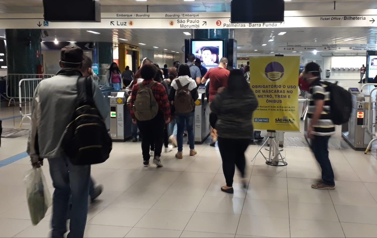 Acesso à estação República do Metrô às 17h15 - Marcelo Oliveira/UOL