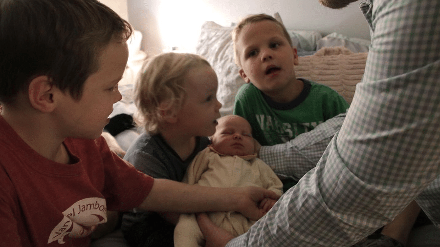 A família Schwandt, com 14 filhos, agora tem a primeira menina - Reprodução/14outdoorsmen