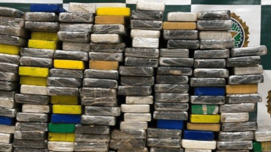 Cerca de 220 quilos de cocaína pura apreendidos na Avenida Brasil, na altura do Complexo da Maré, na zona norte do Rio de Janeiro  - Divulgação/Polícia Civil
