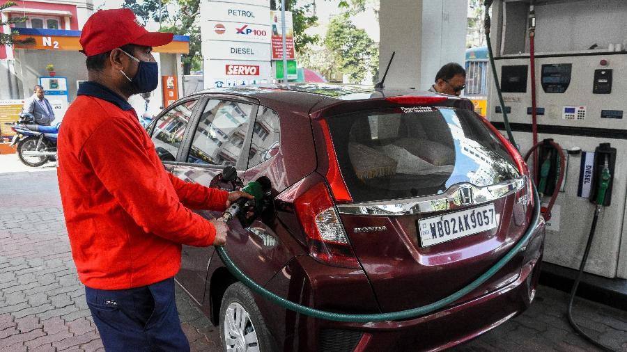 Litro da gasolina está sendo vendido a R$ 2,59 para as distribuidoras - NurPhoto/NurPhoto via Getty Images