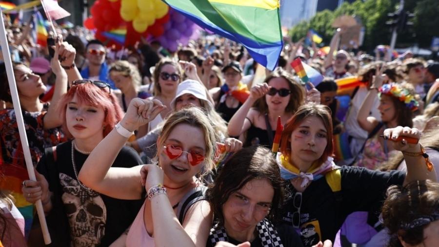 Na polônia, "WarsawPride e KyivPride" (Orgulho de Varsóvia e de Kiev) reuniu população LGBT+ da Ucrânia e da Polônia - WOJTEK RADWANSKI/AFP