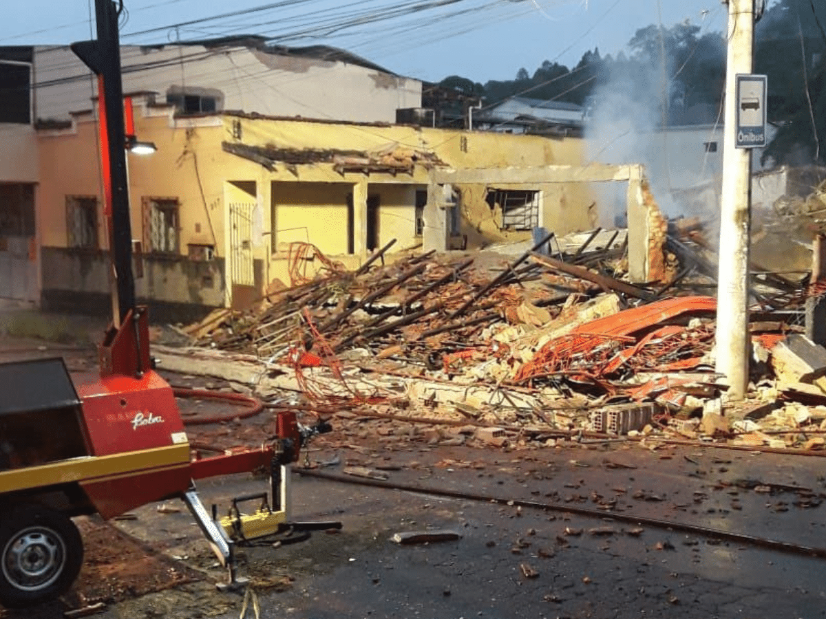 MG: Explosões destroem casas e deixam um morto em Juiz de Fora