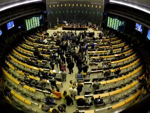 Desenrola: Frentes parlamentares rejeitam mudar parcelamento sem juros
