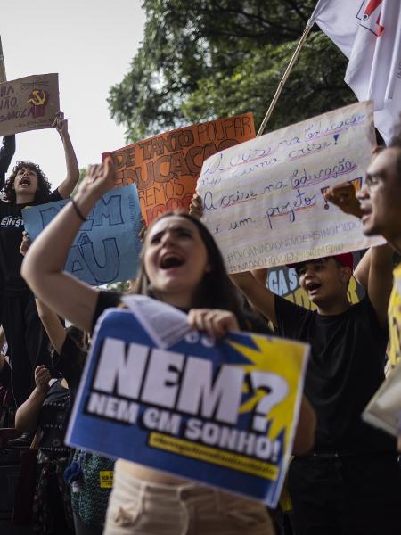 Protesto de estudantes contra as regras do novo ensino médio, em São Paulo