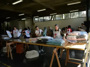 Voluntária fala das doações em mau estado no RS: 'Calcinhas sujas'