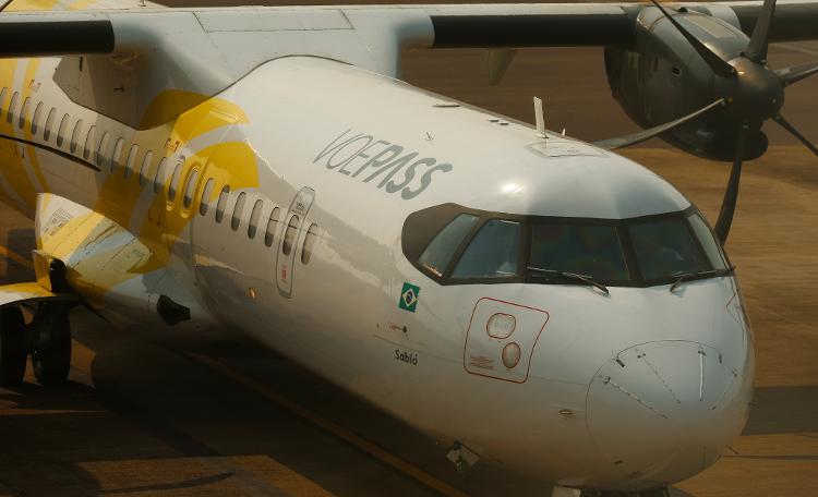 Avião da Voepass no aeroporto de Cascavel Avião da Voepass no aeroporto de Cascavel