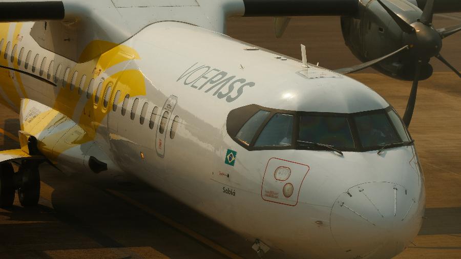 Avião da Voepass no aeroporto de Cascavel