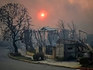 'Grande secador de cabelo': por que incêndio nos EUA se espalha rápido?