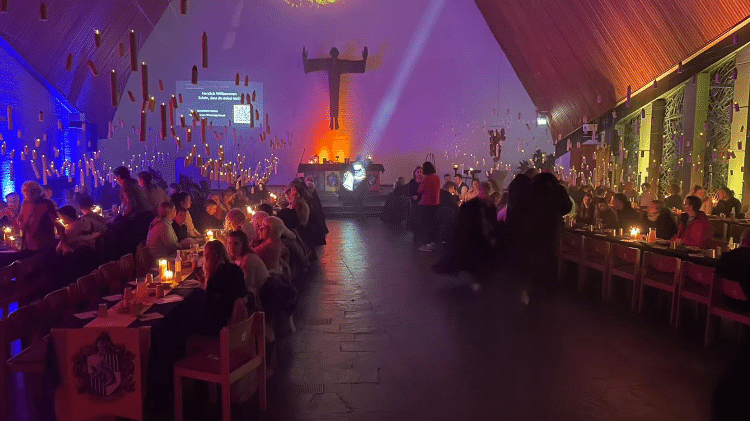 Igreja da Ressurreição, em Harburgo (Alemanha), decorada com a temática "Harry Potter"