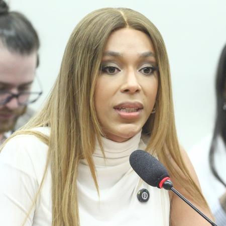 27.mai.2026 - A deputada Erika Hilton (PSOL-SP) na comissão especial da 6x1