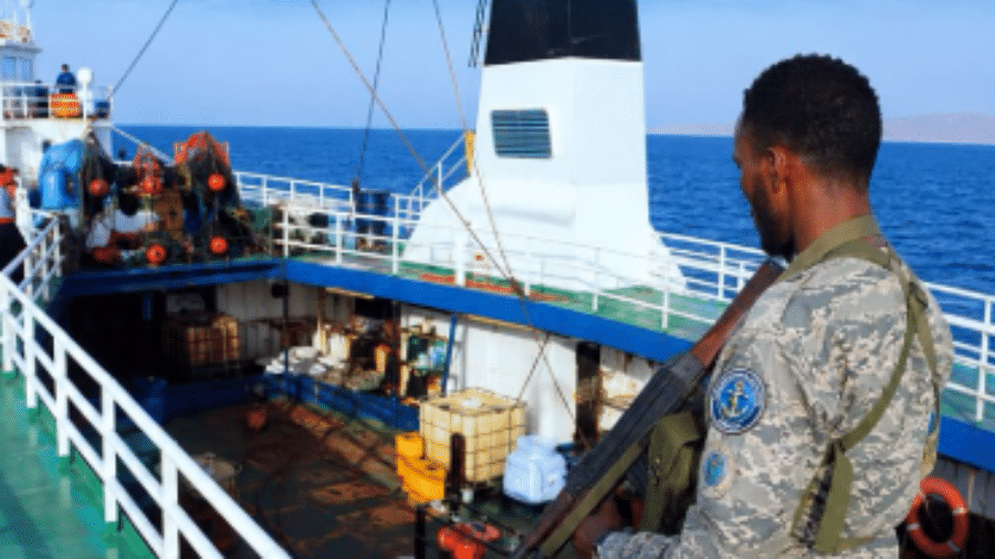Autoridades de Puntland informaram que a operação libertou o navio e prendeu 16 piratas