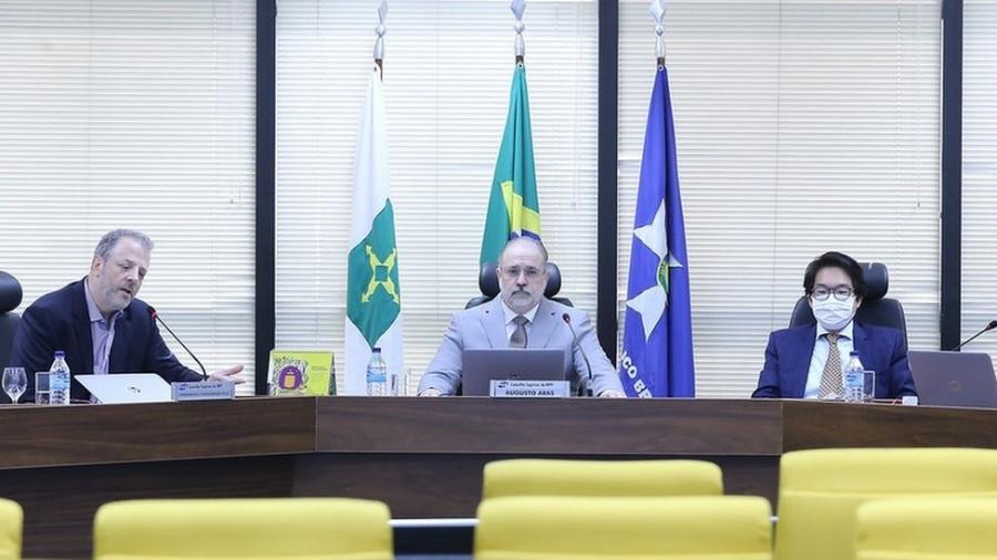 Novo resultado desfavorável tira "maioria" de Augusto Aras (ao centro) no Conselho Superior do MPF - MPF