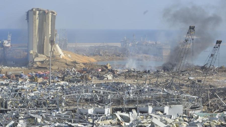 Porto de Beirute um dia depois de explosão que deixou pelo menos 100 mortos e 300 mil desabrigados - Anadolu Agency/Anadolu Agency via Getty Images