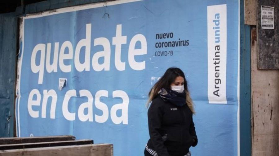 Governo da Argentina diz que o rápido aumento das infecções por covid, registrado nas últimas semanas, "parou", mas advertiu que o número continua significativo - Getty Images