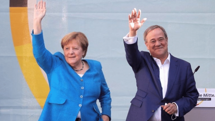 A chanceler Angela Merkel e o candidato de seu partido, Armin Laschet, em um comício neste sábado (25/9) - EPA