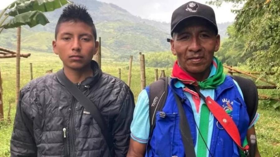 Jovani Chilhueso (à esquerda), vista aqui com o pai, recebeu US$ 400 para se juntar a uma gangue e perdeu amigos aos 11 anos. - BBC
