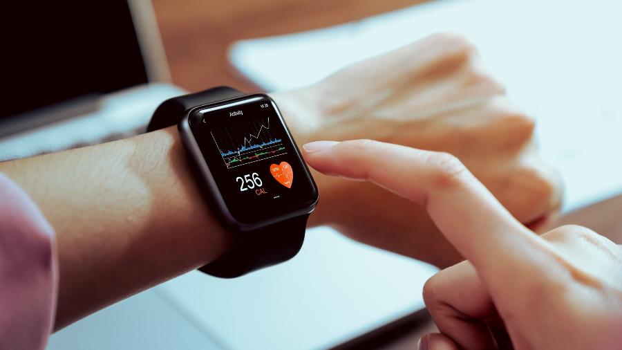 Monitorar dados referentes à saúde é um dos atrativos de um smartwatch - Sitthiphong/iStock