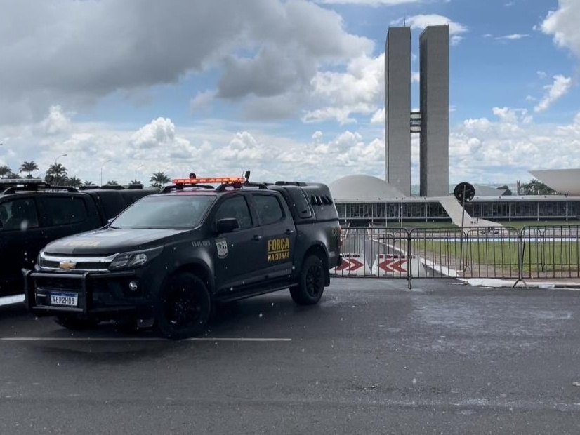Dino diz que Esplanada deve ser fechada na posse do Congresso