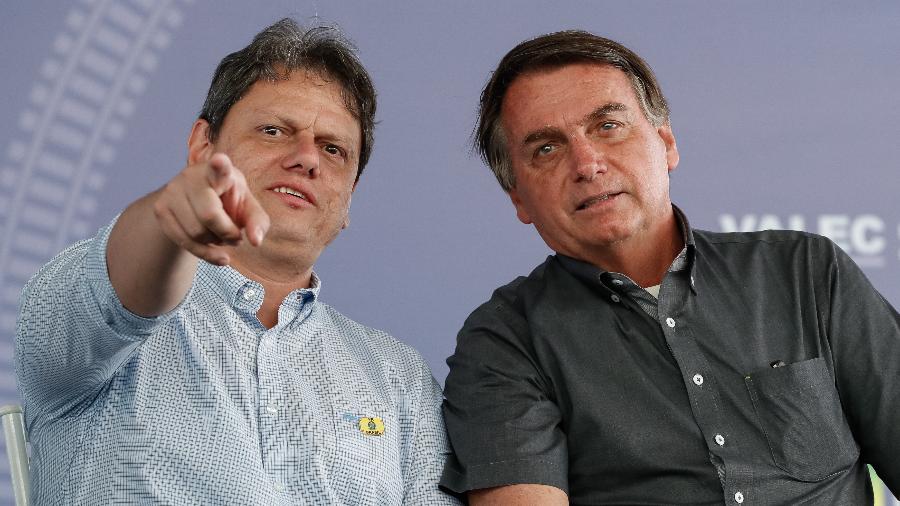 11.set.2020 - Tarcísio de Freitas e Jair Bolsonaro; governador de São Paulo disse só ter chamado pessoas próximas para evento 