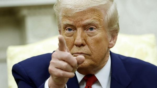 O presidente dos EUA, Donald Trump no Salão Oval da Casa Branca em 7 de abril de 2025 em Washington, DC