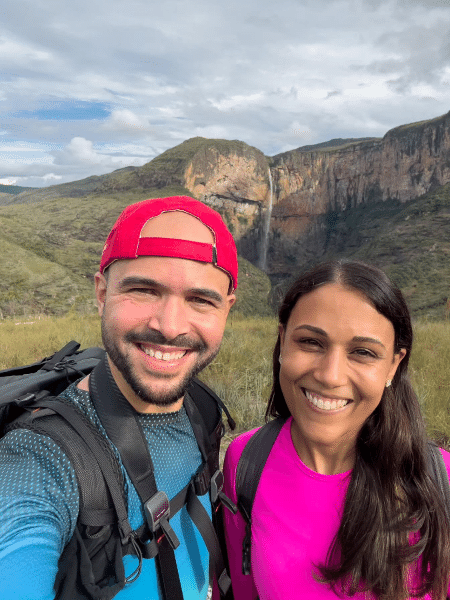 Leone Barbosa e Thássia Almeida morreram após serem levados pela correnteza em uma cabeça d'água em MG Leone Barbosa e Thássia Almeida morreram após serem levados pela correnteza em uma cabeça d'água em MG