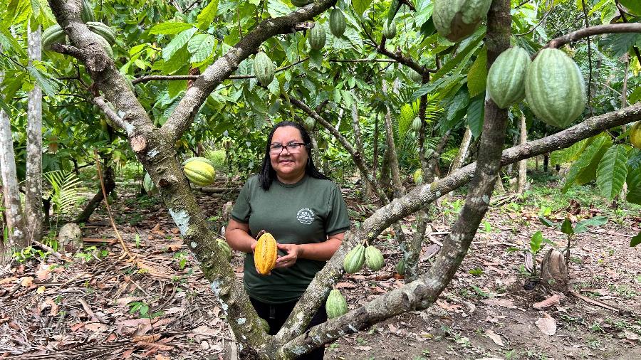 Dona Nena, pequena produtora de chocolate orgânico da Ilha do Combu, na Amazônia, deverá falar na COP30, em Belém