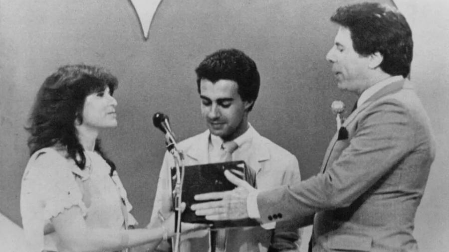 Silvia reconheceu Mauro na rua, e avisou que tinha escrito para ele Silvia reconheceu Mauro na rua, e avisou que tinha escrito para ele