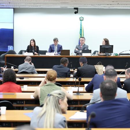 Audiência debateu os efeitos da escala 6x1 na saúde física e mental dos trabalhadores Audiência debateu os efeitos da escala 6x1 na saúde física e mental dos trabalhadores