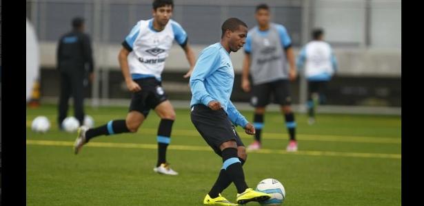 Tyroane Sandows foi relacionado no principal do Grêmio pela primeira vez - Reprodução/Twitter