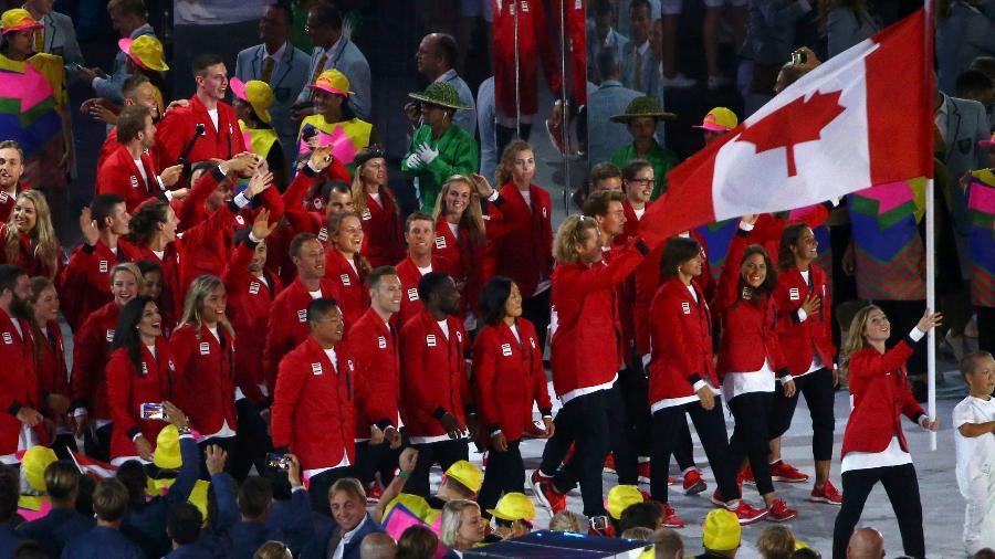Porta-bandeira do Canadá, a ginasta Rosie MacLennan conquistou o ouro na Olimpíada de Londres, em 2012 - DAVID GRAY/REUTERS