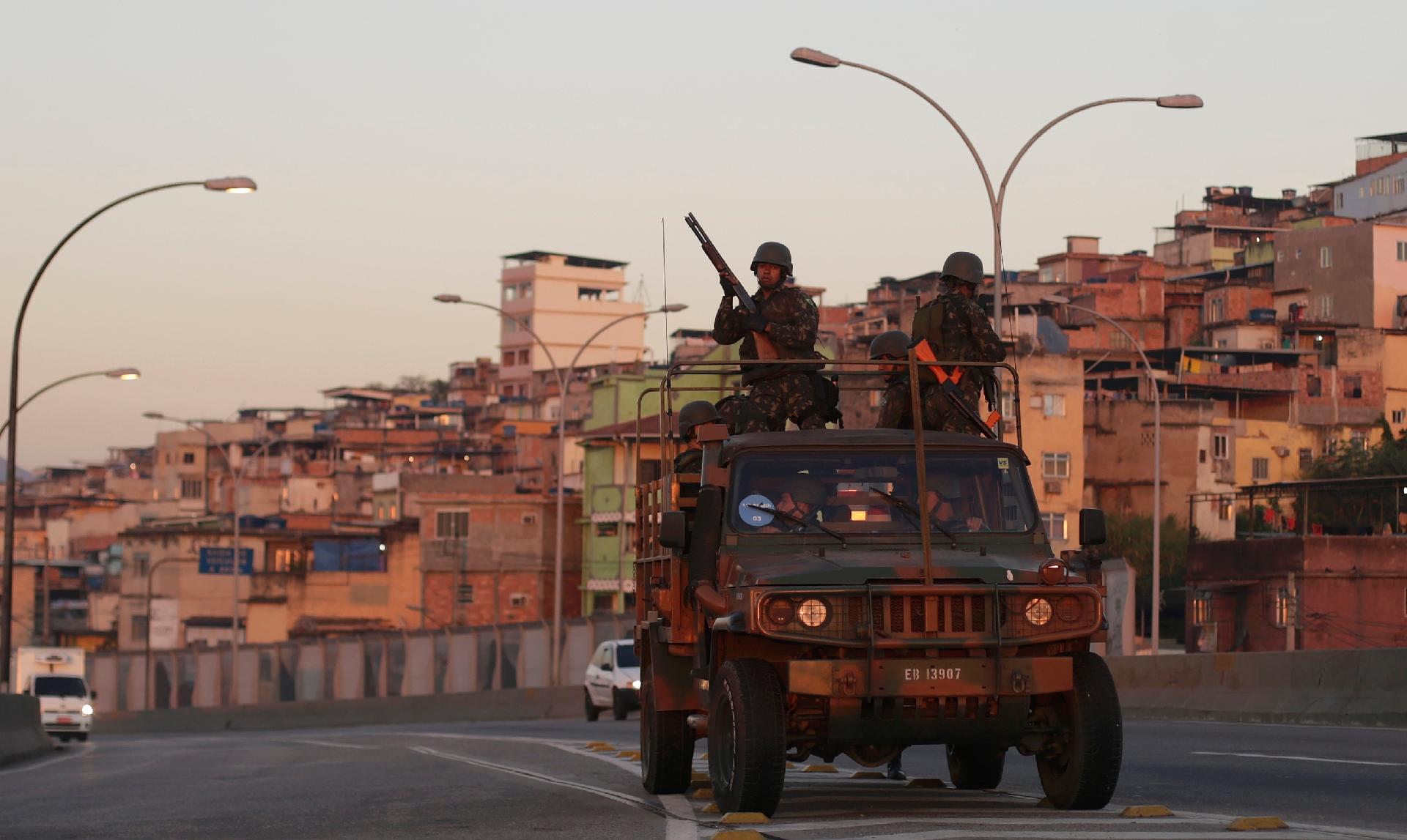 Resultado de imagem para fotos de forças armadas no rio de janeiro