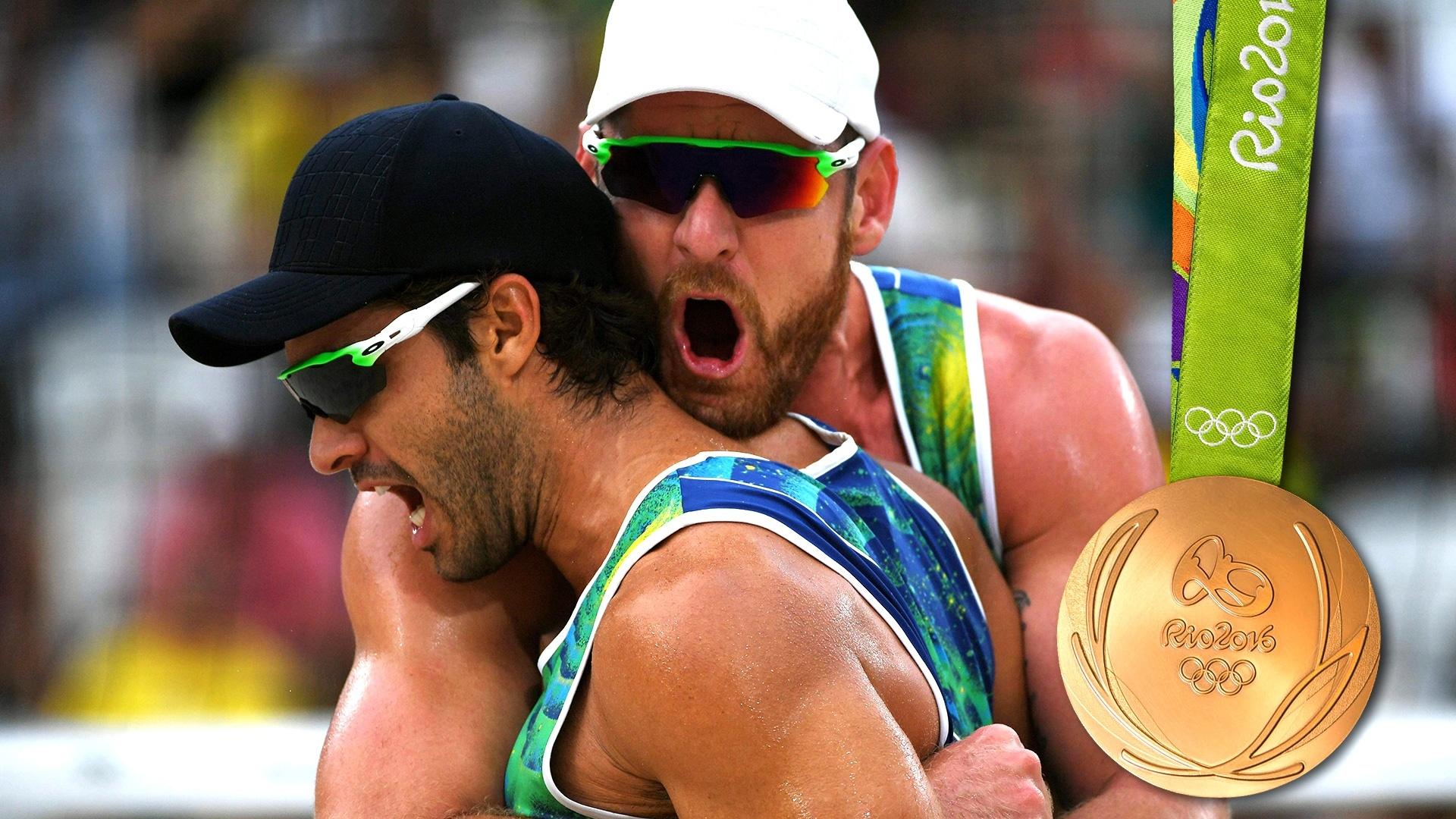 Baixinho”, Bruno Schmidt é eleito o melhor jogador de vôlei de praia do  mundo em 2015 — Rede do Esporte